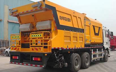 Application du camion de scellement synchrone de gravier d'asphalte dans la construction de routes